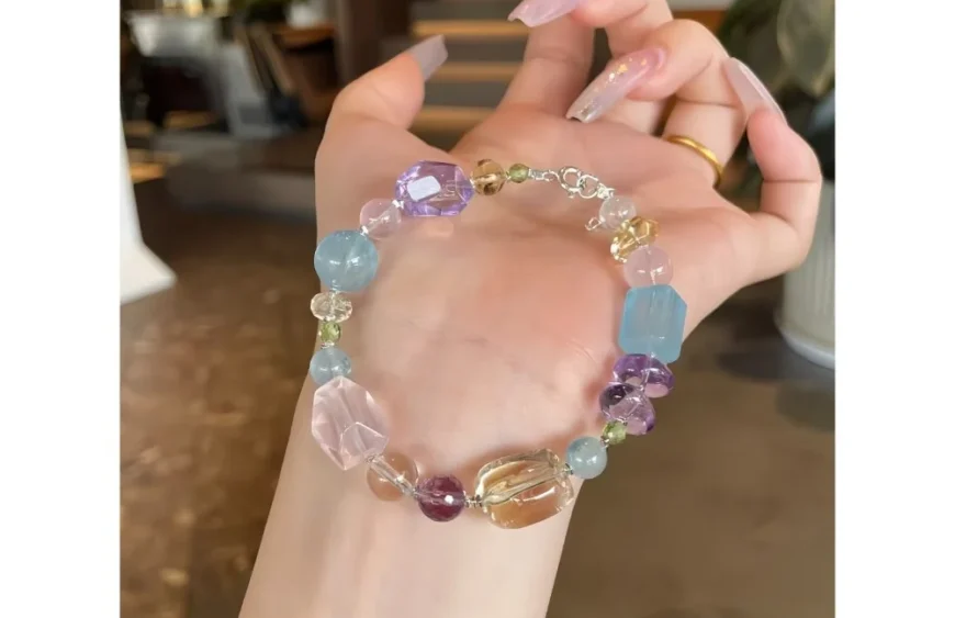 Irregular-Shaped Dopamine Multi-Treasure Crystal Bracelet1