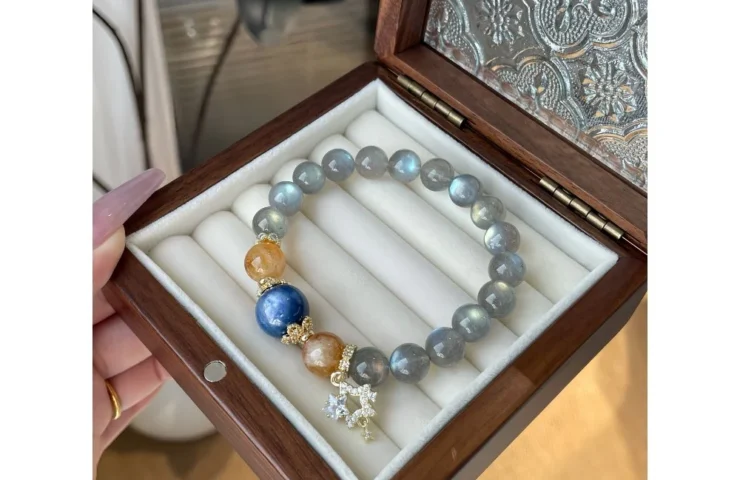 Gentle Moonlight Crystal Bracelet4